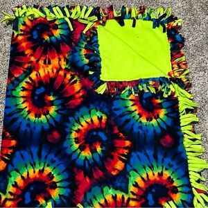 Vibrant Tie-Dye Fleece Blanket